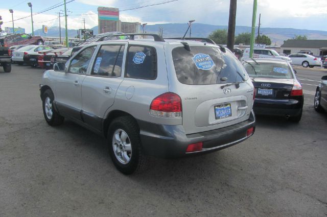 2005 Hyundai Santa Fe 4dr Sdn 2.4L FWD