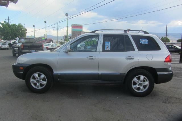2005 Hyundai Santa Fe 4dr Sdn 2.4L FWD