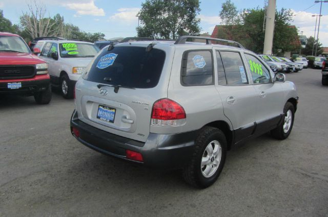 2005 Hyundai Santa Fe 4dr Sdn 2.4L FWD