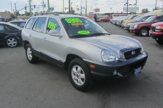 2005 Hyundai Santa Fe 4dr Sdn 2.4L FWD
