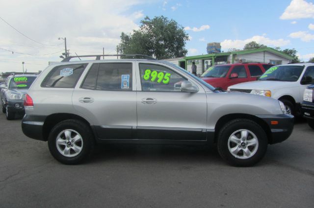 2005 Hyundai Santa Fe 4dr Sdn 2.4L FWD