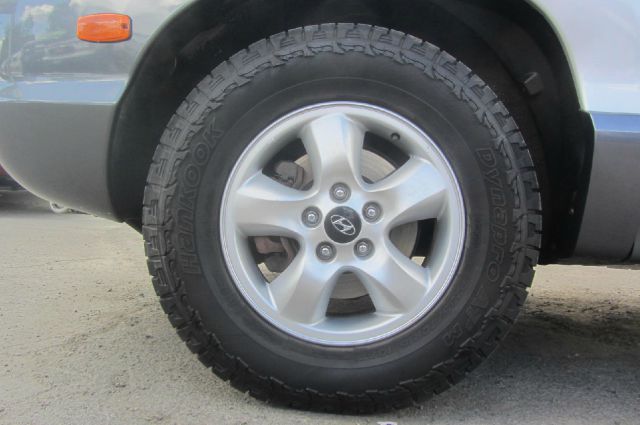 2005 Hyundai Santa Fe 4dr Sdn 2.4L FWD