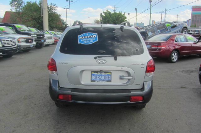 2005 Hyundai Santa Fe 4dr Sdn 2.4L FWD