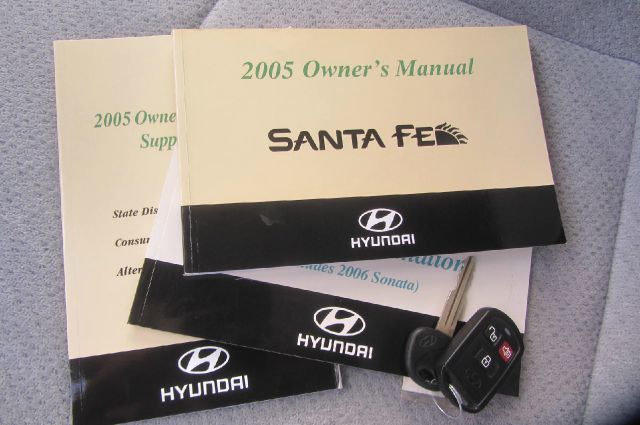 2005 Hyundai Santa Fe 4dr Sdn 2.4L FWD
