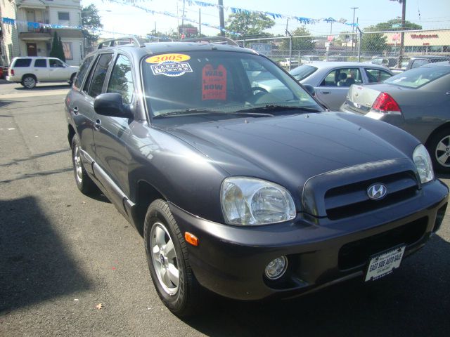 2005 Hyundai Santa Fe 4dr Sdn 2.4L FWD