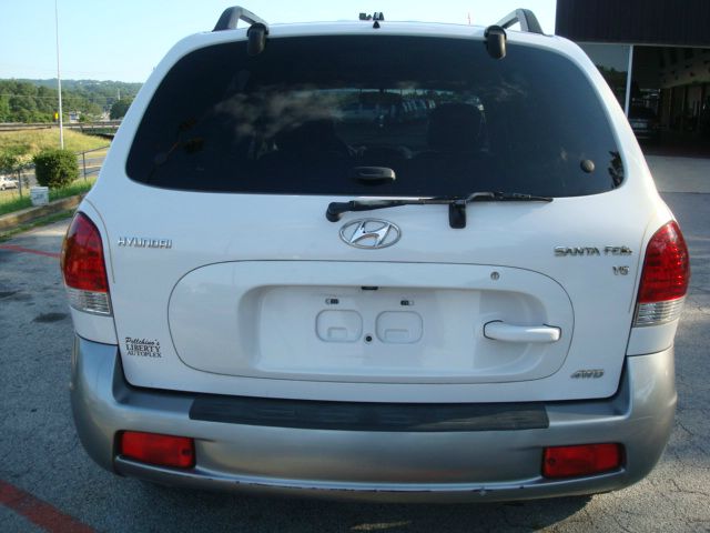 2005 Hyundai Santa Fe 4dr Sdn 2.4L FWD