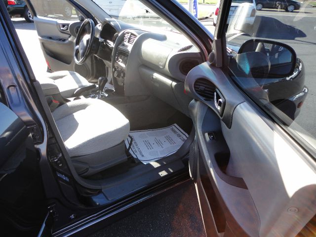 2005 Hyundai Santa Fe 4dr Sdn 2.4L FWD