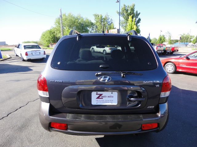 2005 Hyundai Santa Fe 4dr Sdn 2.4L FWD