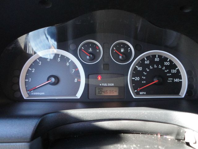 2005 Hyundai Santa Fe 4dr Sdn 2.4L FWD