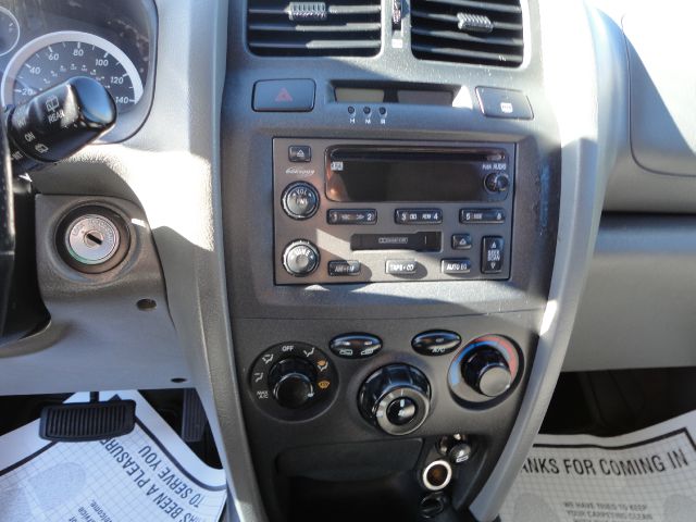 2005 Hyundai Santa Fe 4dr Sdn 2.4L FWD