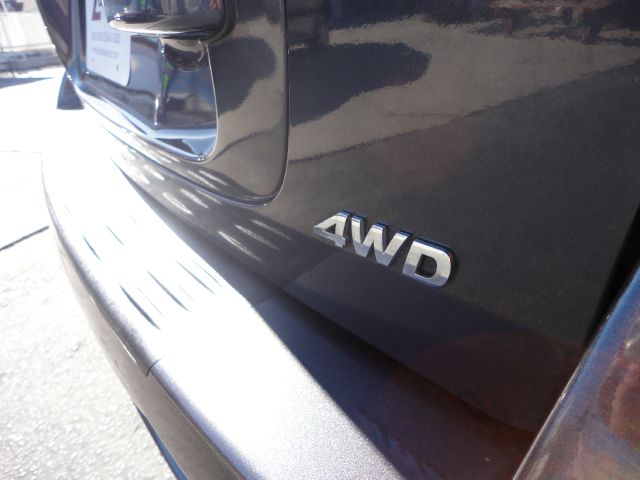 2005 Hyundai Santa Fe 4dr Sdn 2.4L FWD