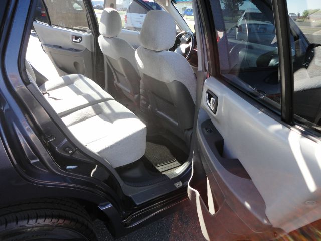 2005 Hyundai Santa Fe 4dr Sdn 2.4L FWD
