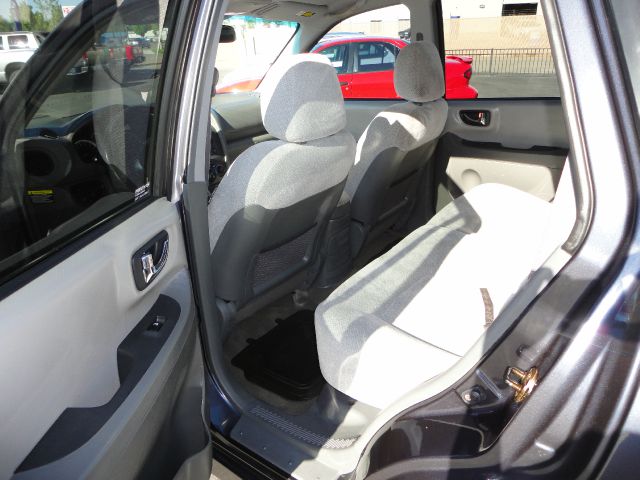 2005 Hyundai Santa Fe 4dr Sdn 2.4L FWD