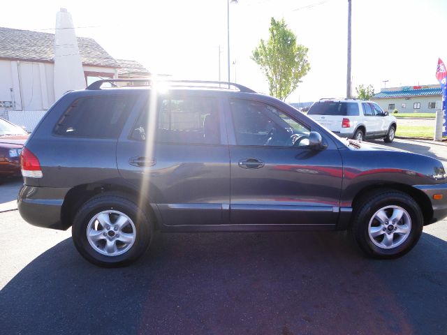 2005 Hyundai Santa Fe 4dr Sdn 2.4L FWD