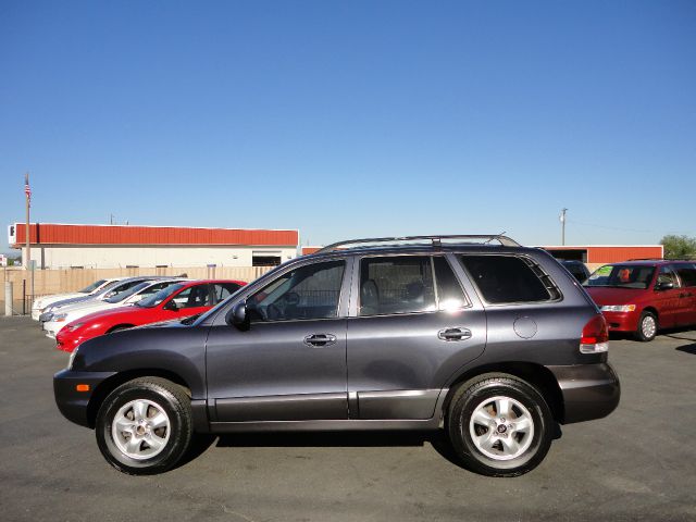 2005 Hyundai Santa Fe 4dr Sdn 2.4L FWD