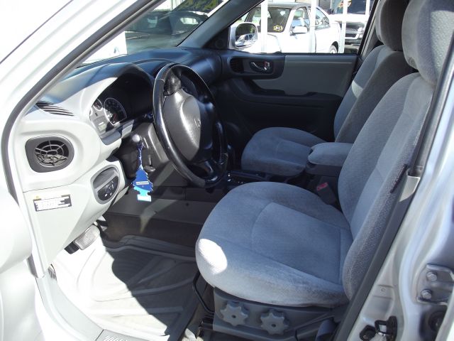 2005 Hyundai Santa Fe 4dr Sdn 2.4L FWD
