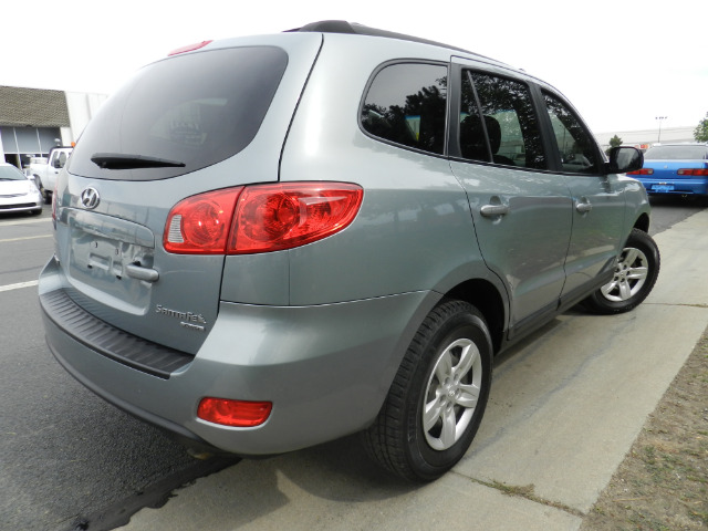 2009 Hyundai Santa Fe Reg. Cab 8-ft. Bed 2WD