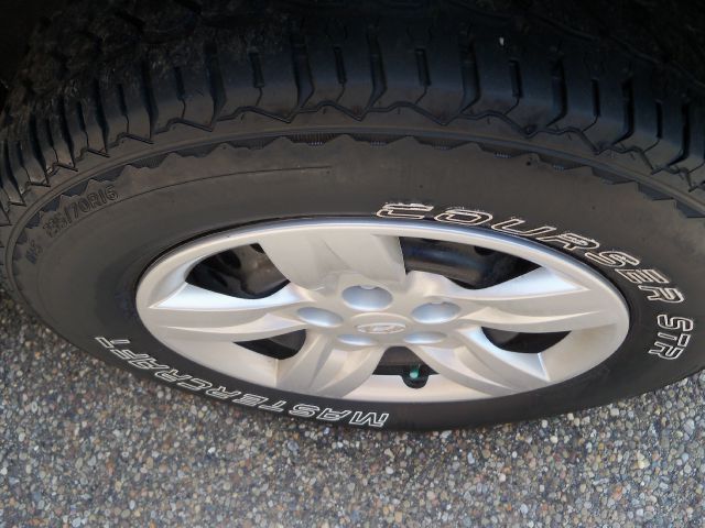 2009 Hyundai Santa Fe Reg. Cab 8-ft. Bed 2WD