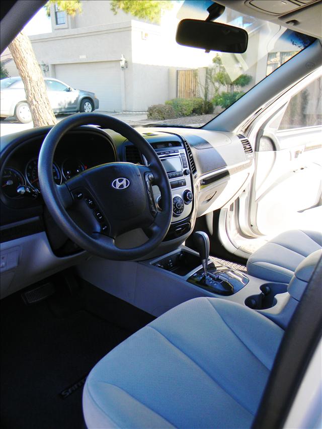 2009 Hyundai Santa Fe LX/ 4 Door