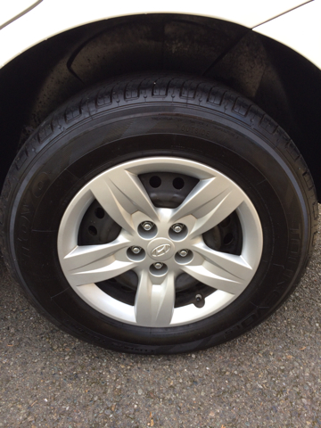 2009 Hyundai Santa Fe FWD 4dr Sport