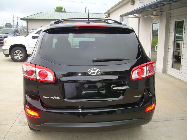 2012 Hyundai Santa Fe With Upgraded Wheels