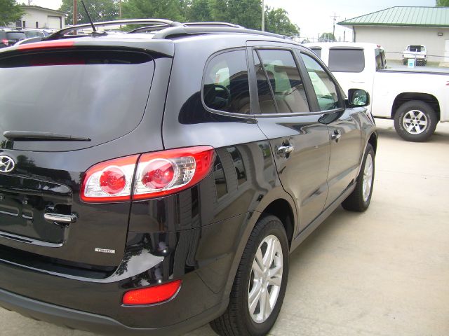 2012 Hyundai Santa Fe With Upgraded Wheels
