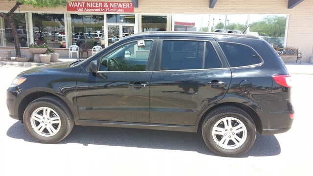 2012 Hyundai Santa Fe XR W/ RES