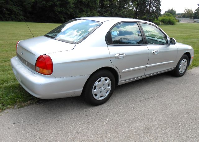 1999 Hyundai Sonata Base