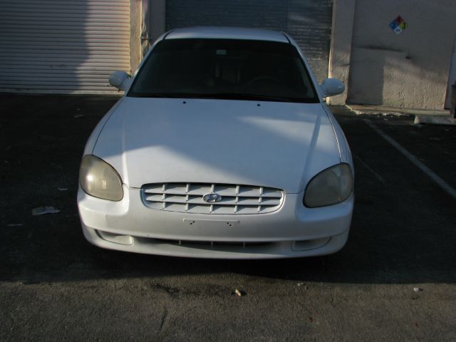 1999 Hyundai Sonata Base