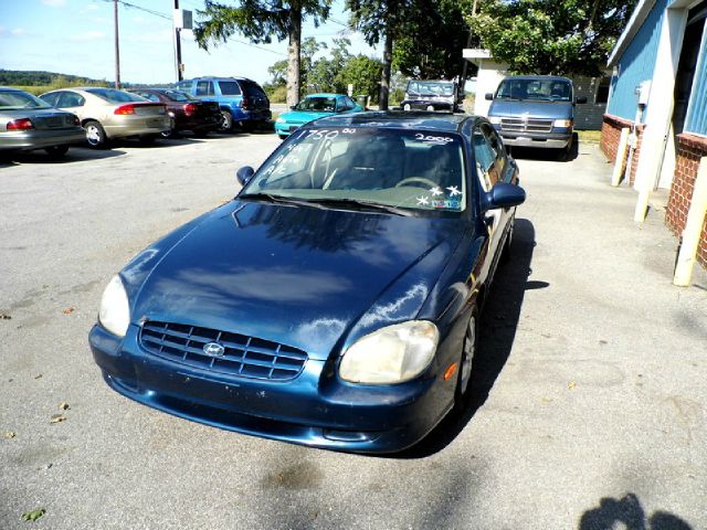 2000 Hyundai Sonata Base