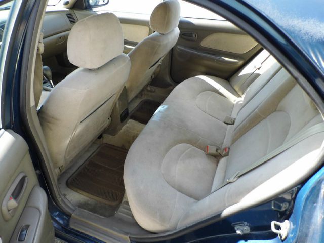 2000 Hyundai Sonata Base