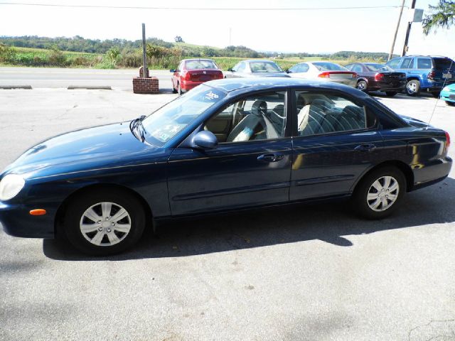 2000 Hyundai Sonata Base