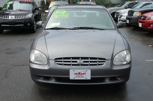 2000 Hyundai Sonata Base