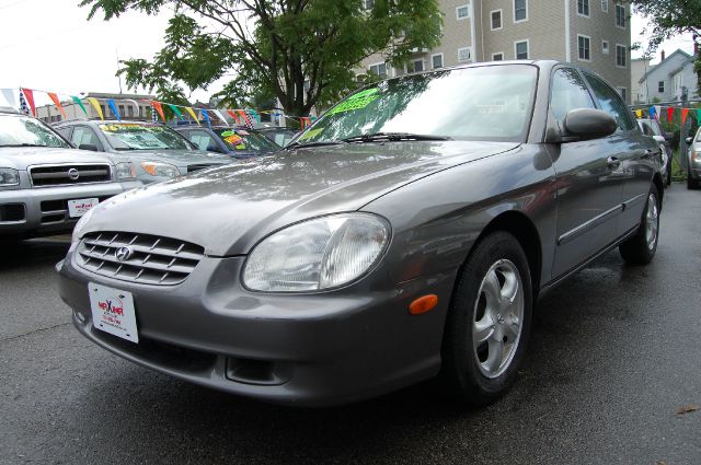2000 Hyundai Sonata Base