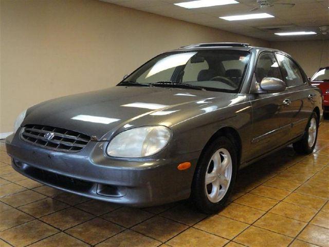 2001 Hyundai Sonata Standard 4X4 Hardtop