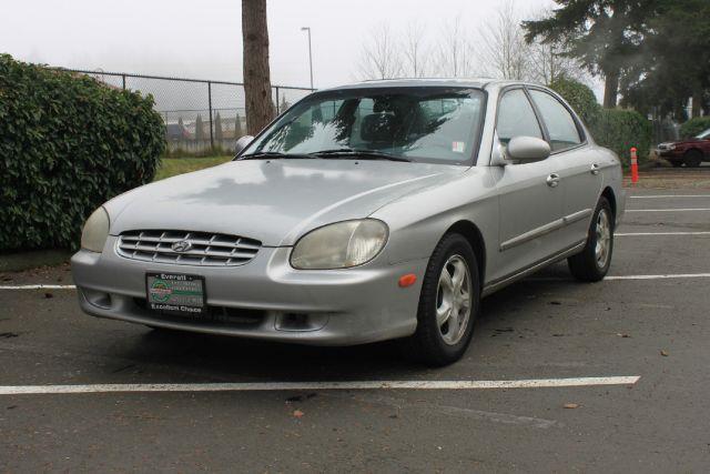 2001 Hyundai Sonata Base