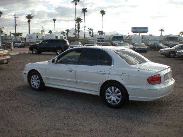 2003 Hyundai Sonata Base