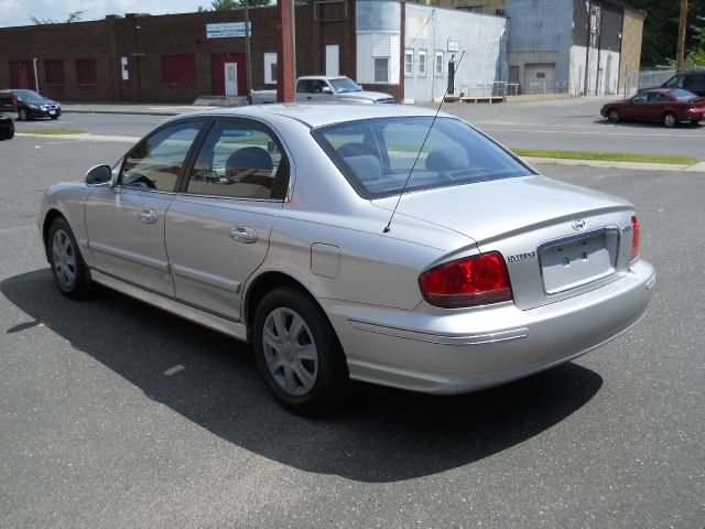 2004 Hyundai Sonata Base