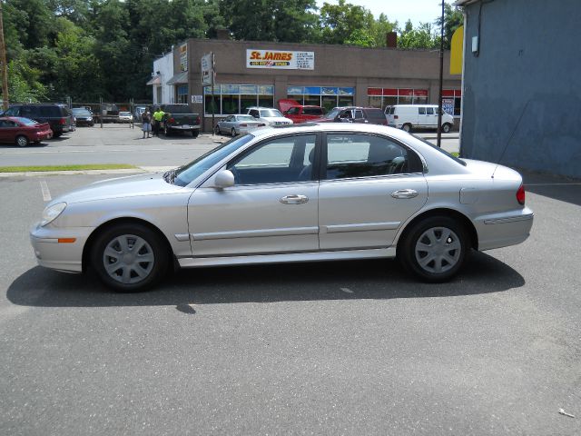 2004 Hyundai Sonata Base