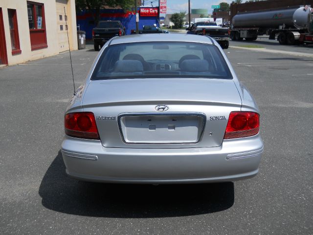 2004 Hyundai Sonata Base