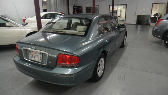 2004 Hyundai Sonata Base