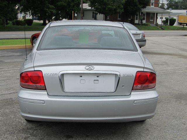 2004 Hyundai Sonata Base
