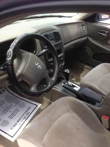 2004 Hyundai Sonata Base