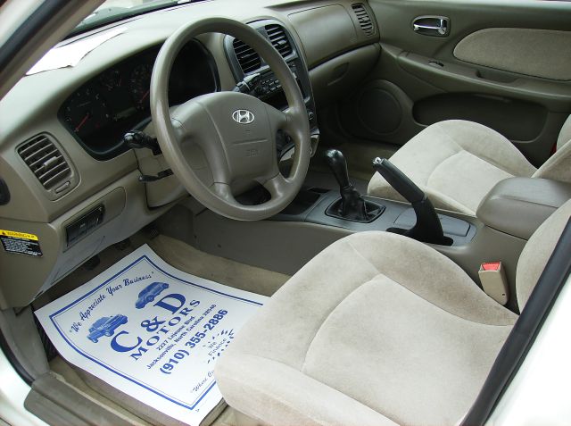 2004 Hyundai Sonata Base