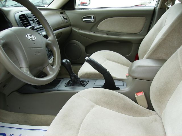 2004 Hyundai Sonata Base