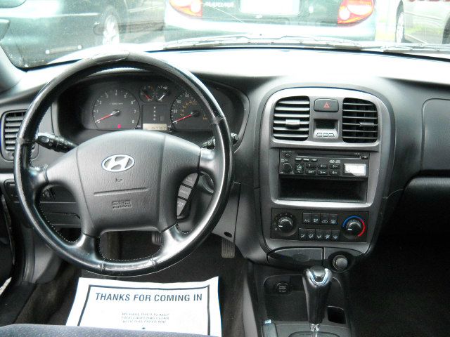 2004 Hyundai Sonata Base