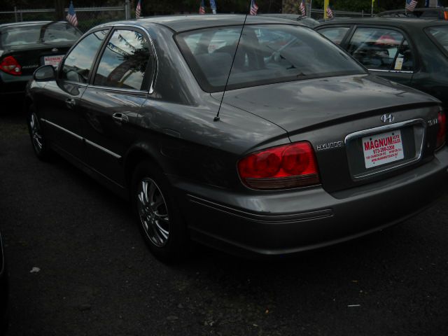 2004 Hyundai Sonata Base