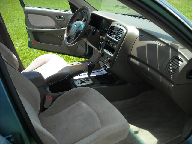 2004 Hyundai Sonata Base