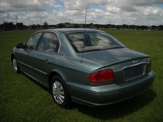 2004 Hyundai Sonata Base