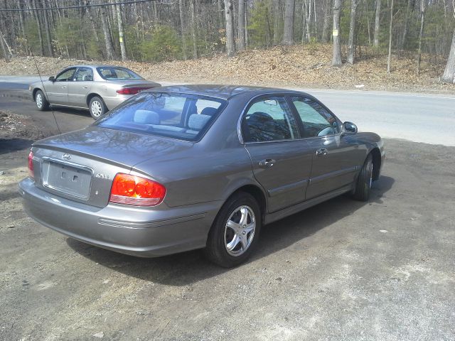 2004 Hyundai Sonata Base